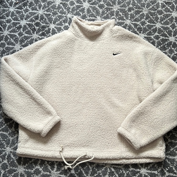 Nike Tops - Nike therma for